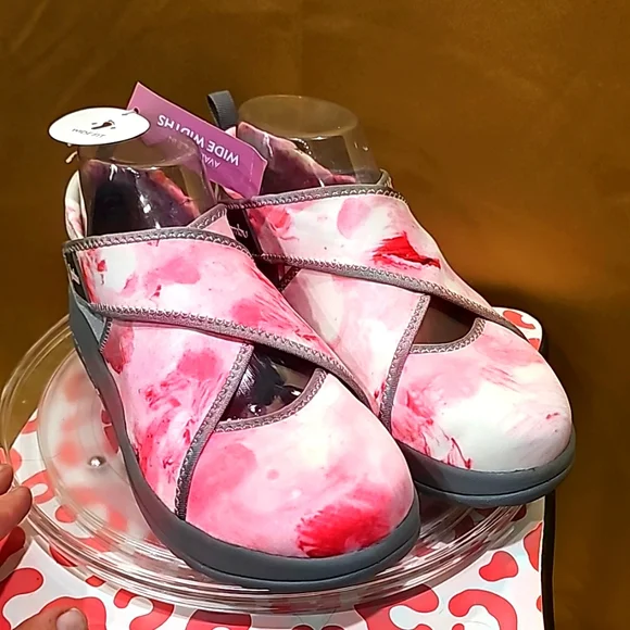 K Jambu Sneaks Pink grey 6.5 Wide fit dual velcro enclosure snug comfortable NWT