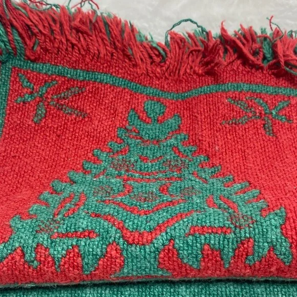 Set of 6 Red Green Tapestry Christmas Placemats Fringed Edges Reversible