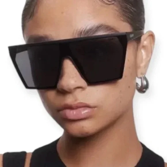 NEW! Quay Polarized Spotlight Shield Black Oversized Sunglasses