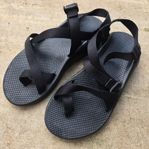 Chaco Z2 Classic Mens Sandals Black Athletic Hiking Water Shoes Toe Loop Size 10