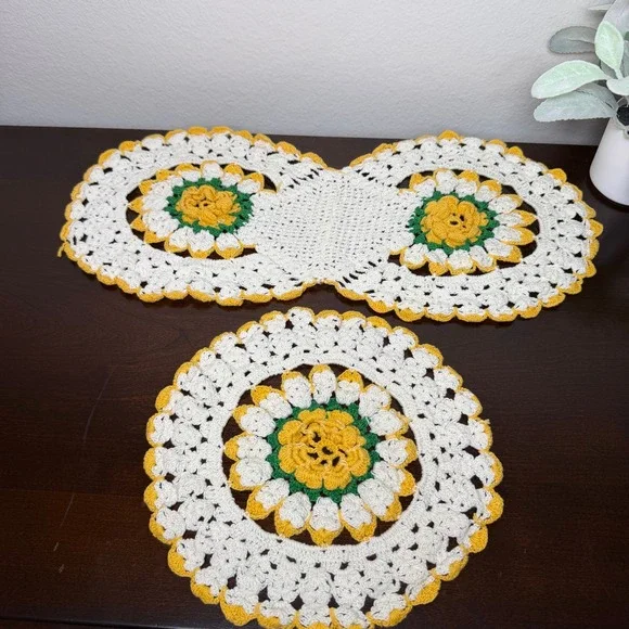 Vintage Handmade Crochet Sunflower Doily Set White Yellow Green Floral 2 Piece‎