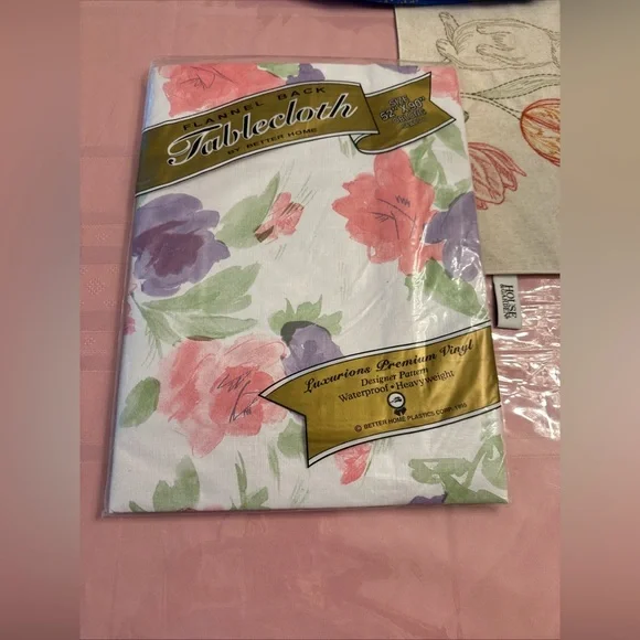 Vintage Better Home vinyl and flannel tablecloth 52 in x 90 in oblong floral