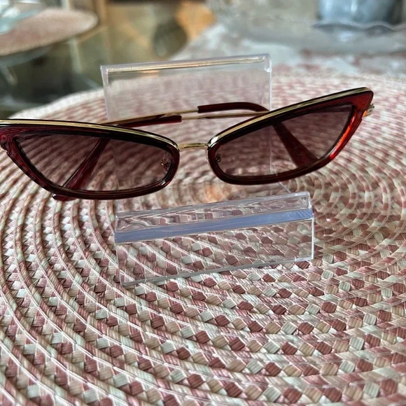 Elegant Brown Cat-Eye Sunglasses