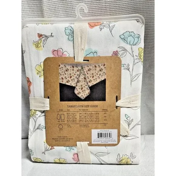 NWT  wholesale merchandize co .‎ 100% cotton petal signature Tablecloth 60*84