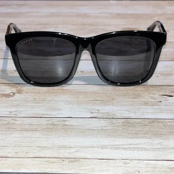 Gucci GG0057SK Classic Black Sunglasses good condition