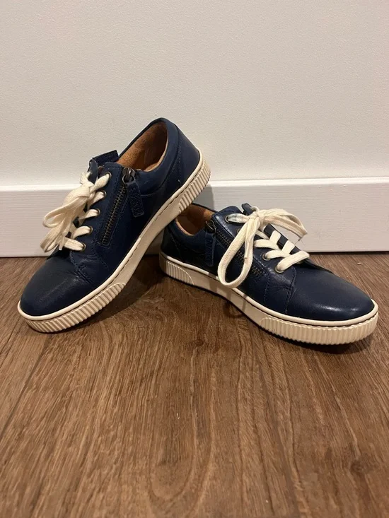 Born Paloma Leather Sneaker
