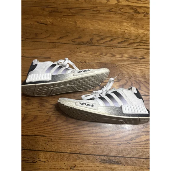 Mens Size 6.5 Adidas NMD R1 White Black Gradient Running Sneakers GX9299