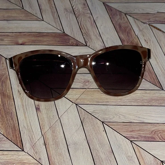 Jessica Simpson brown tortoise Shell Sunglasses