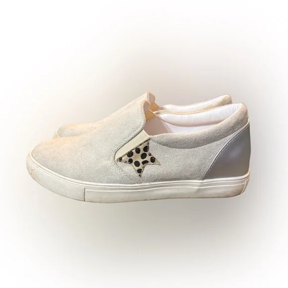 Boutique Women's Casual Cream Slip-On Sneakers Leopard Print‎ Star Detail 6 1/2