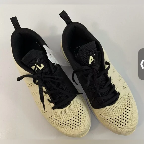 APL Women's TechLoom Pro Vanilla / Black / White‎ Running Shoe Light Sz 8 Mint