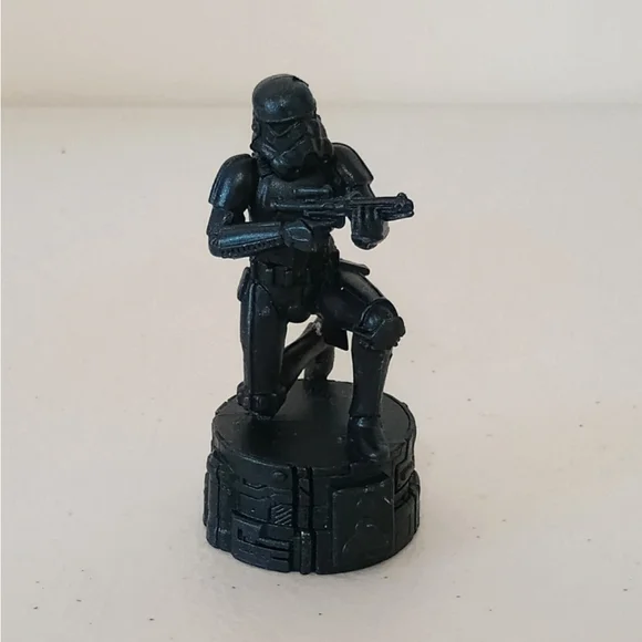 2005 Star Wars Saga Edition Chess Replacement Piece Storm Trooper Black