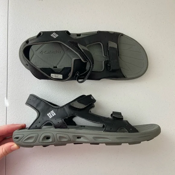 NWOT Columbia‎ men’s Techsun bent black gray Omni-grip Velcro outdoor sandals 7