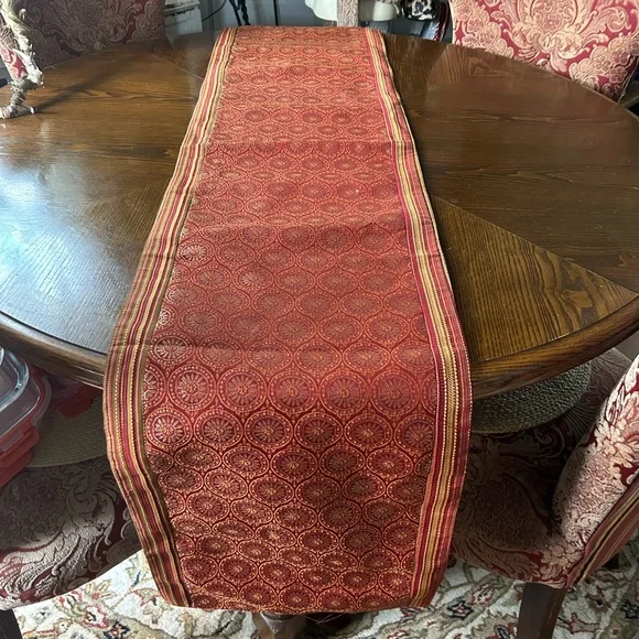 Vintage Burgundy & Gold Table-Runner