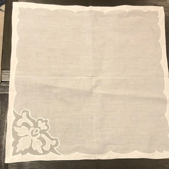 Classic White Linen Napkin with Corner Floral Embroidery (4)