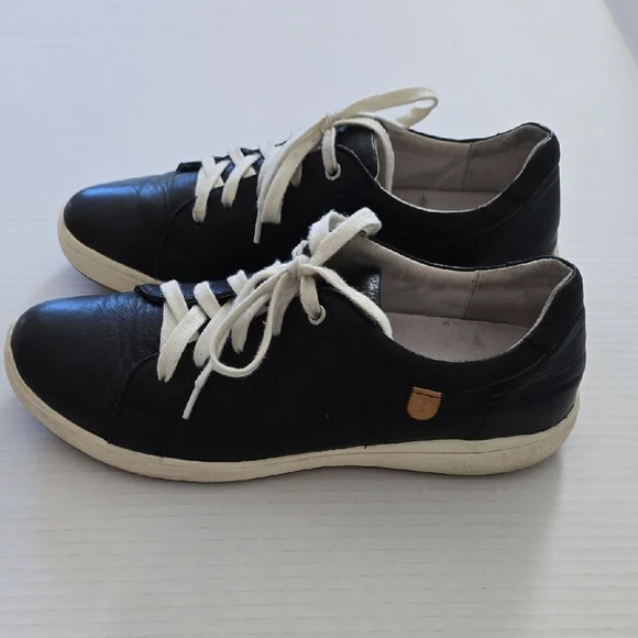 Josef Seibel Caren Black and White Leather Sneakers Women 8 - 8.5