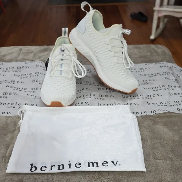 NEW Bernie Mev 
