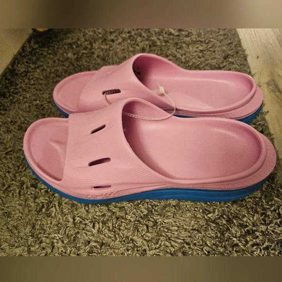 Hoka Cyclamen‎ and Coastal Sky Recovery Slides