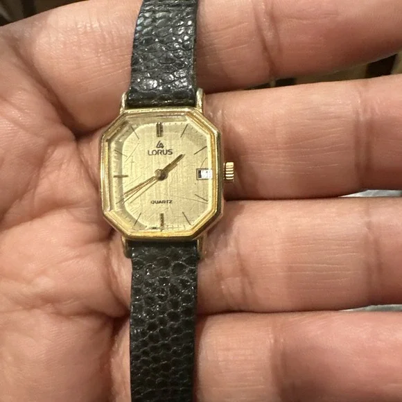Working Vintage Gold Tone Lorus Ladies Watch Y242-5000 Black‎ Leather Band 20mm