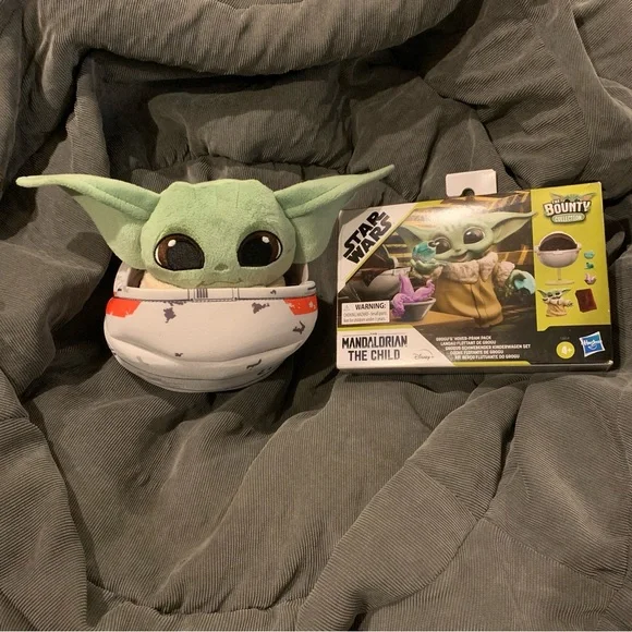 Mandalorian The Child Set Star Wars Toy Green Puppet Plush Bounty Collection