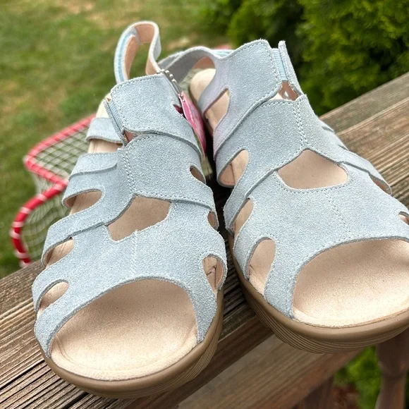 Skechers Memory foam Light Gray-blue Suede Wedge Heel Sandals Size 9.5 W‎