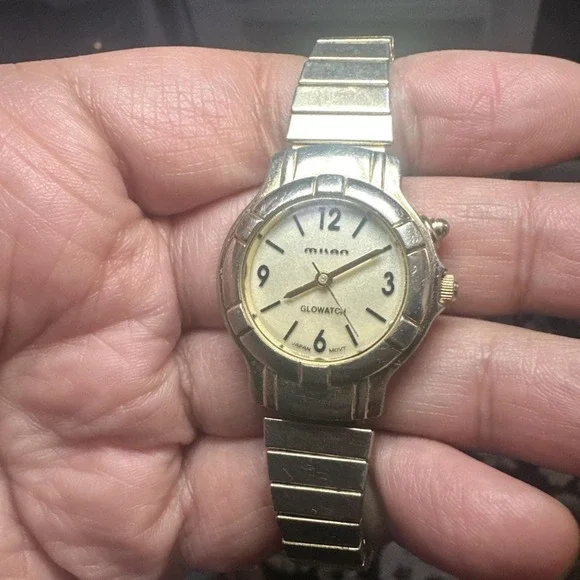Works Vintage Milan GloWatch ladies Watch Gold‎ Tone New Battery 29mm Fit 6.5in