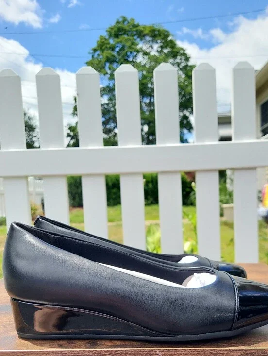 Easy Spirit Gracey Black Patent Wedge Pumps Womens Size 6 Wide NWT Travel Office