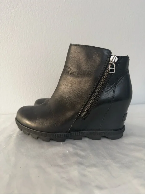 Sorel Black Leather Wedge Ankle Boot with Side Zip Detail