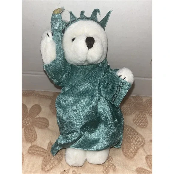 N.Y. Teddy Vtg Statue of Liberty  Bear In Twin Tower Bag