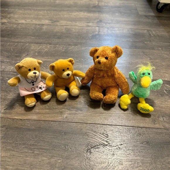 Lot of 4 Mini Stuffed Animals. Build A‎ Bear Read and Avon