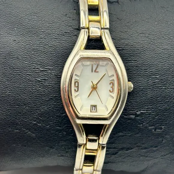Two Tone Mother Pearl Women’s Fashion Watch Working New Battery