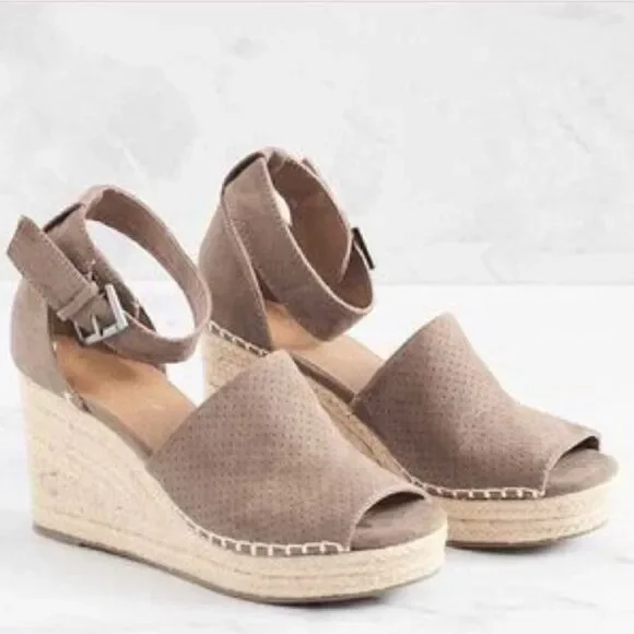 Altar’d State Marie Taupe Faux Suede Espadrille Platform Wedge Sandals Sz 10 NWT