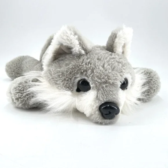 Bass Pro Grey White Timber Wolf Laying Spring 2019 14