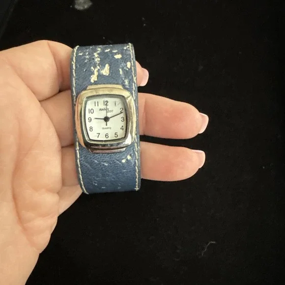 Awny Sport Watch Silver Toned Blue Cuff Band‎ Square Face Needs Battery 4196