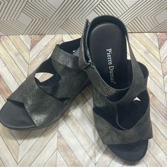 Like NEW PIERRE DUMAS natural 15 wedge sandal in‎ pewter 7 1/2 C1