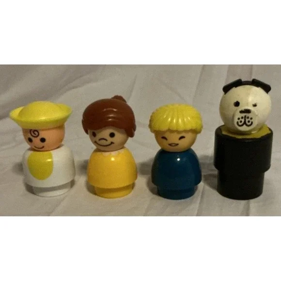 Fisher Price Lot Of 4 Jumbo Little‎ People And Dog