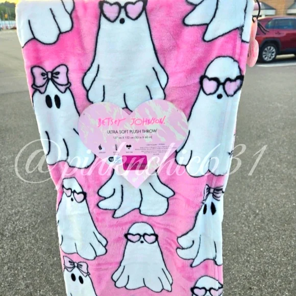 Viral Betsey Johnson Pink Coquette Bow and Sunglasses Plush Ghost Throw Blanket