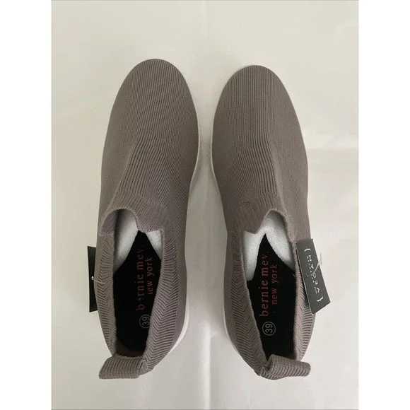 Bernie Mev New York Vegan Slip On Knit wedges Taupe Mauve Womens 39 NEW