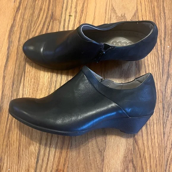 Ecco Leather Wedge Low Booties