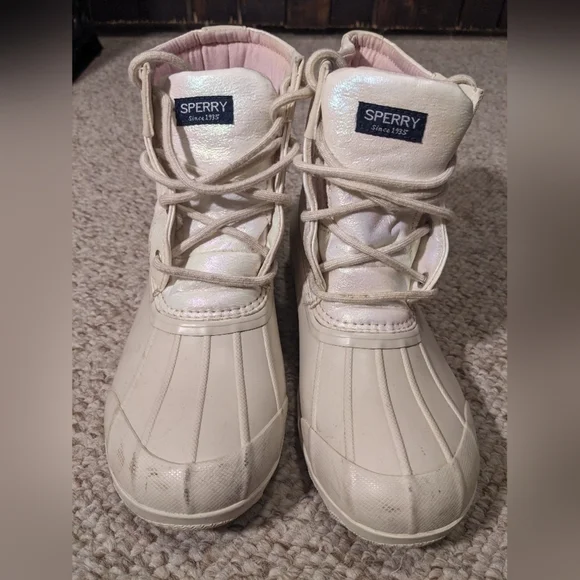 Sperry winter boots, iridescent w/ pink lining. Size 5