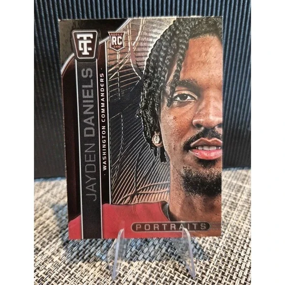 2024 Panini Totally Certified Jayden Daniels #1 (RC)  Paortraits Commanders