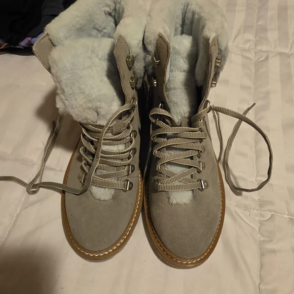 Women's Tan Suede Boots