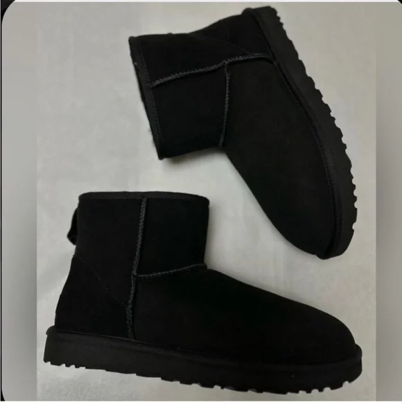 Ugg Classic Mini II Boots in Black