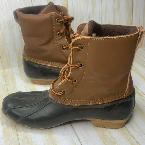 Woman’s Western Chief 4 eyed Waterproof Duck Boots Sz 7‎ Pre owned