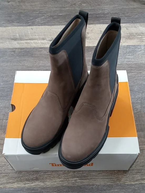 Timberland Women's Chelsea Boots-NEW