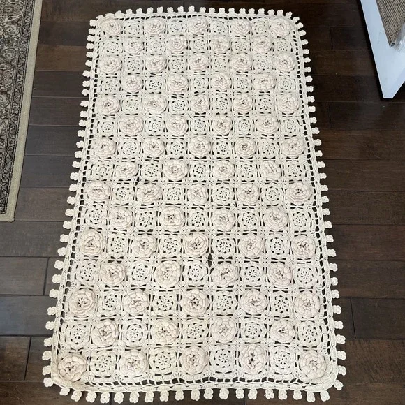 Vintage Crochet Blanket Throw Floral Raised Granny Square Scalloped Beige 61x36