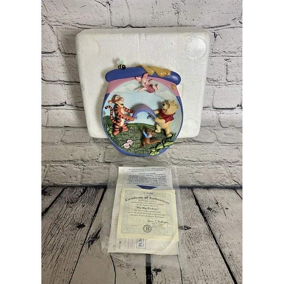 Bradford Exchange Winnie Pooh Honeypot Adventures 3D Plate 