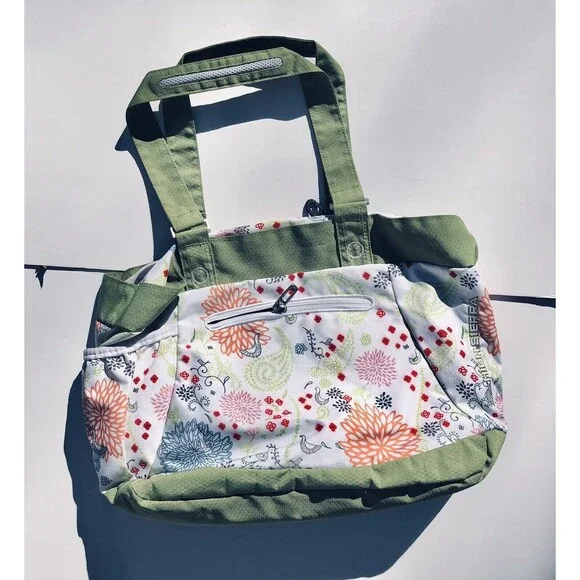 High Sierra bag diaper Large Light Weight Shoulder Closes with zipper Green