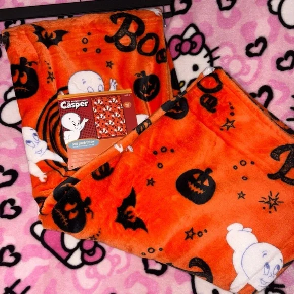 Casper the Friendly Ghost 50” x 70” Plush Halloween Throw Blanket
