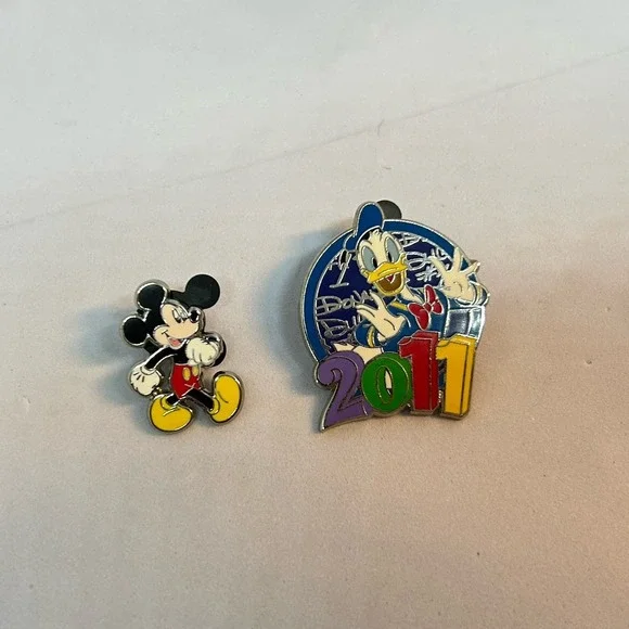 Disney Trading Pin Donald Duck‎ & Mickey 2011 Year Series Pin Authentic