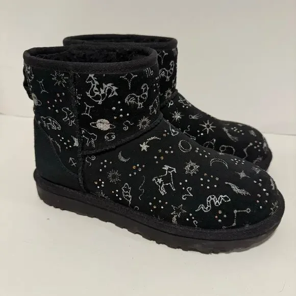 UGG Women's Classic Zodiac Short Boots Black 7‎ Suede